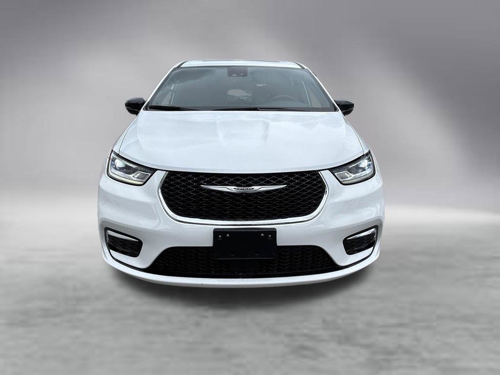 Used 2026 Chrysler Pacifica Limited FWD image 9