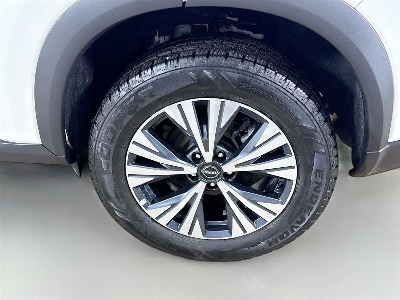 Used 2023 Nissan Rogue SV image 30