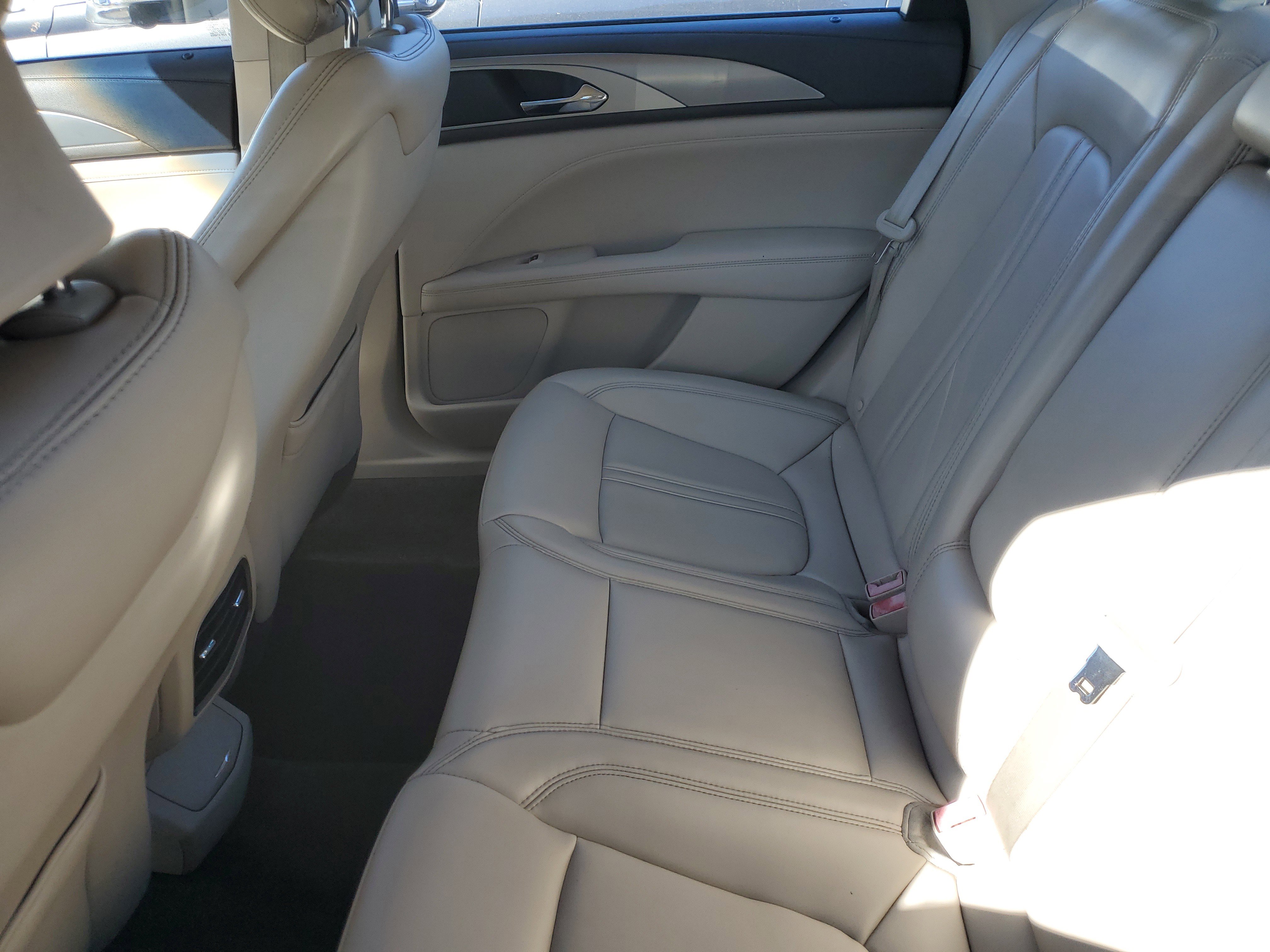 Used 2017 Lincoln MKZ Premiere image 16