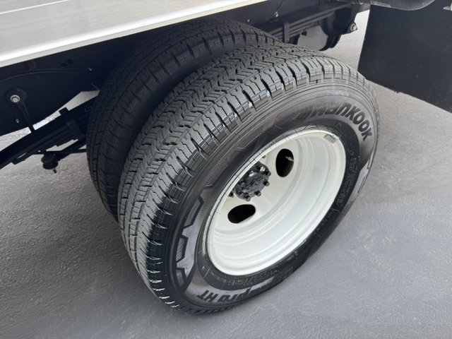 Used 2024 Ford E-450 and Econoline 450 Super Duty w/ Power Windows & Locks Group RWD image 25