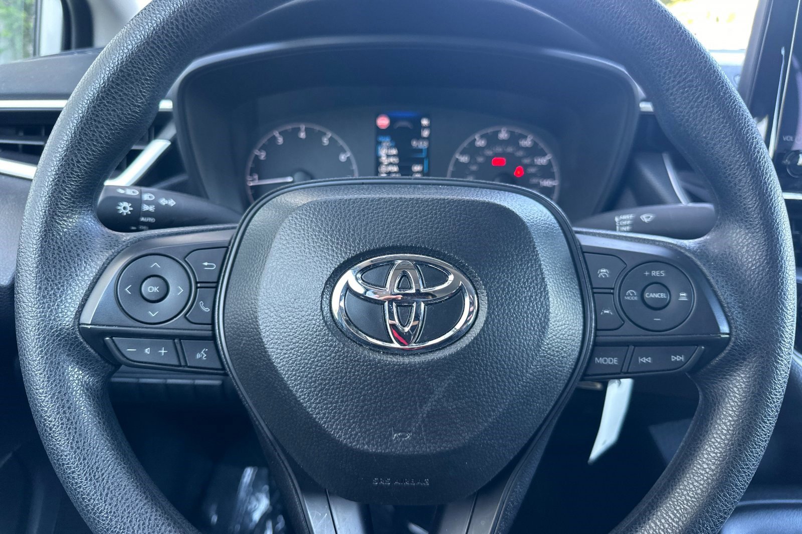 Used 2025 Toyota Corolla LE FWD image 16