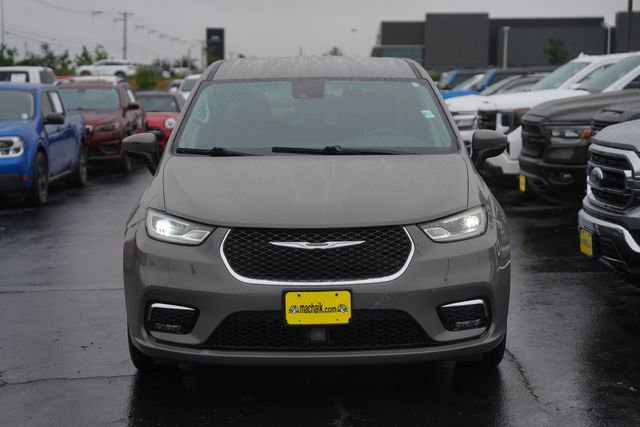 Used 2023 Chrysler Pacifica Touring-L FWD image 3