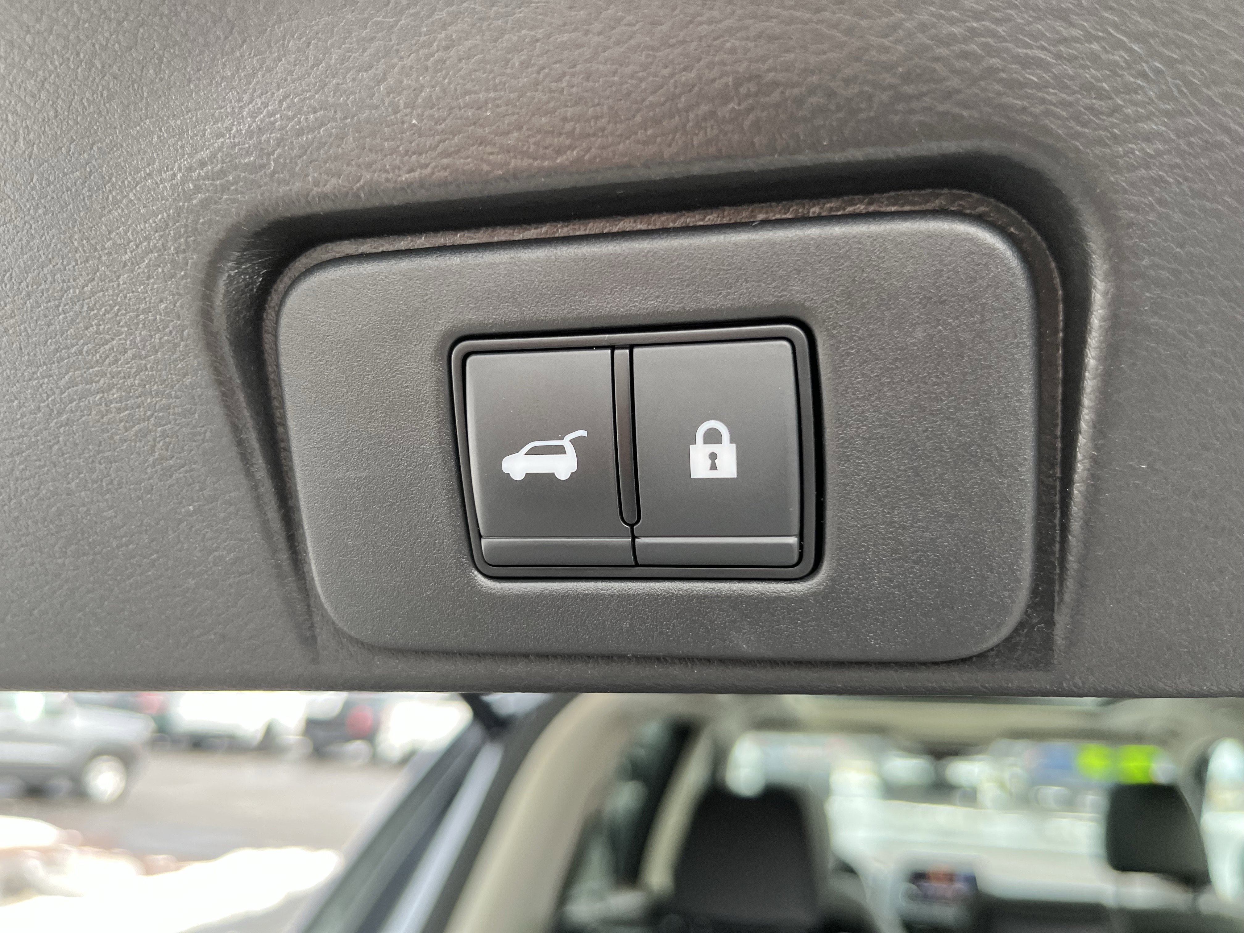 Used 2023 Nissan Rogue SV w/ SV Premium B Package image 6