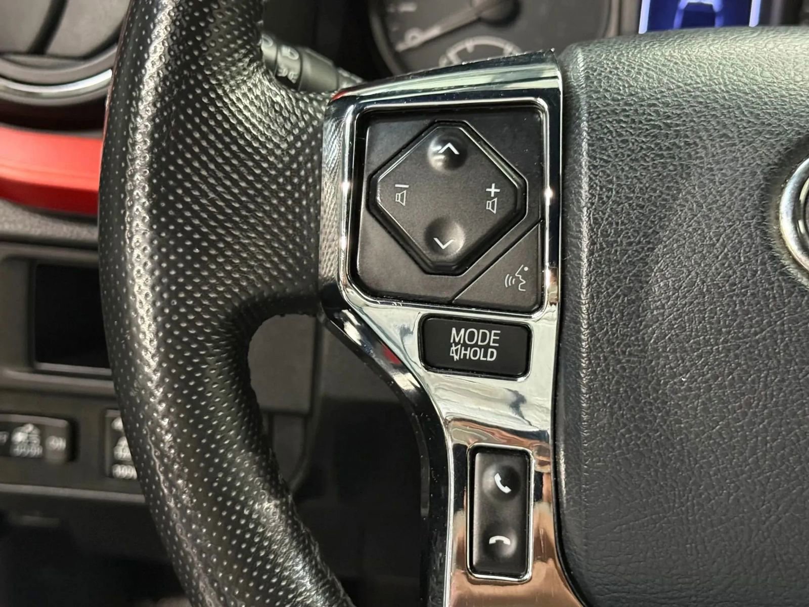 Used 2018 Toyota Tacoma TRD Sport AWD/4WD image 27