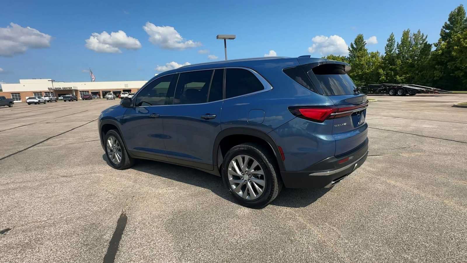 Used 2025 Buick Enclave Preferred w/ Power Package FWD image 6
