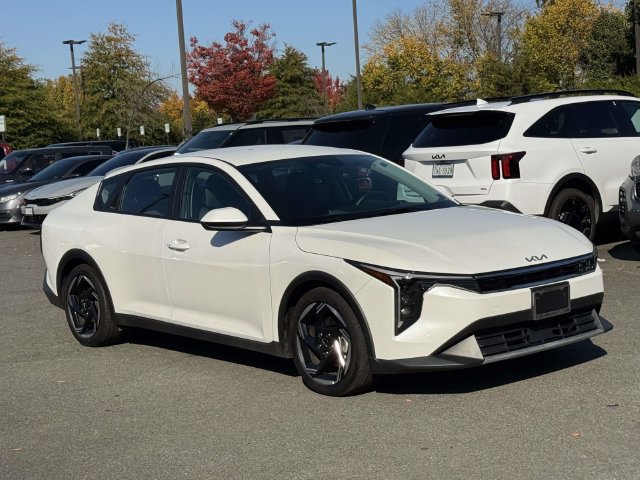 Used 2025 Kia K4 EX FWD image 1