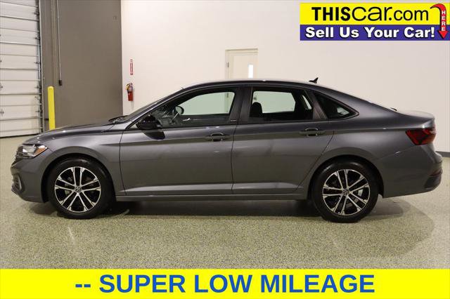 Used 2024 Volkswagen Jetta Sport image 4