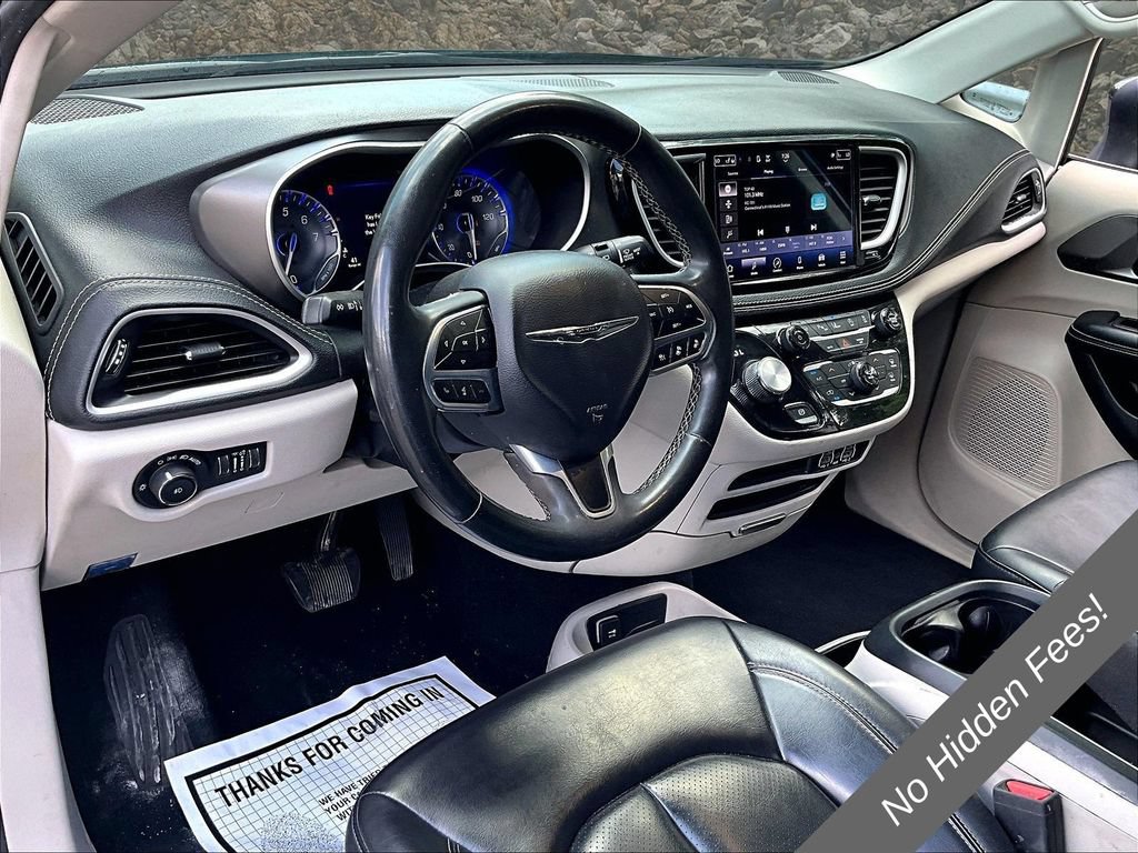 Used 2023 Chrysler Pacifica Touring-L FWD image 11