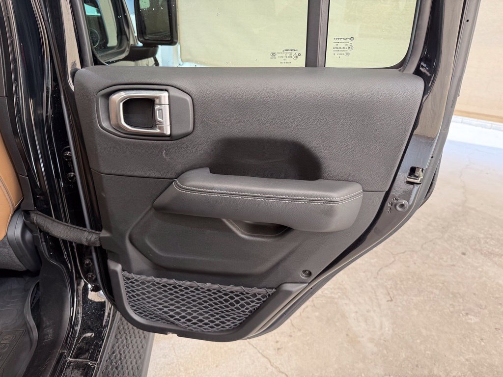 Used 2023 Jeep Wrangler Unlimited Sahara w/ Cold Weather Group AWD/4WD image 18