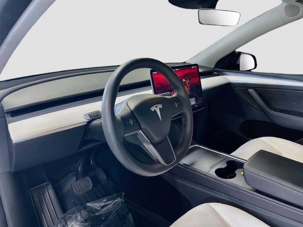 Used 2025 Tesla Model Y Long Range AWD/4WD image 9