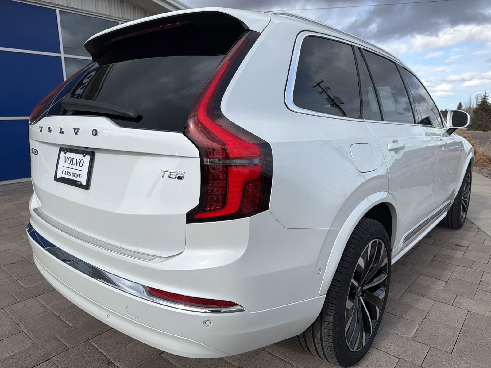 Used 2025 Volvo XC90 T8 Ultra w/ Protection Package Premier image 3