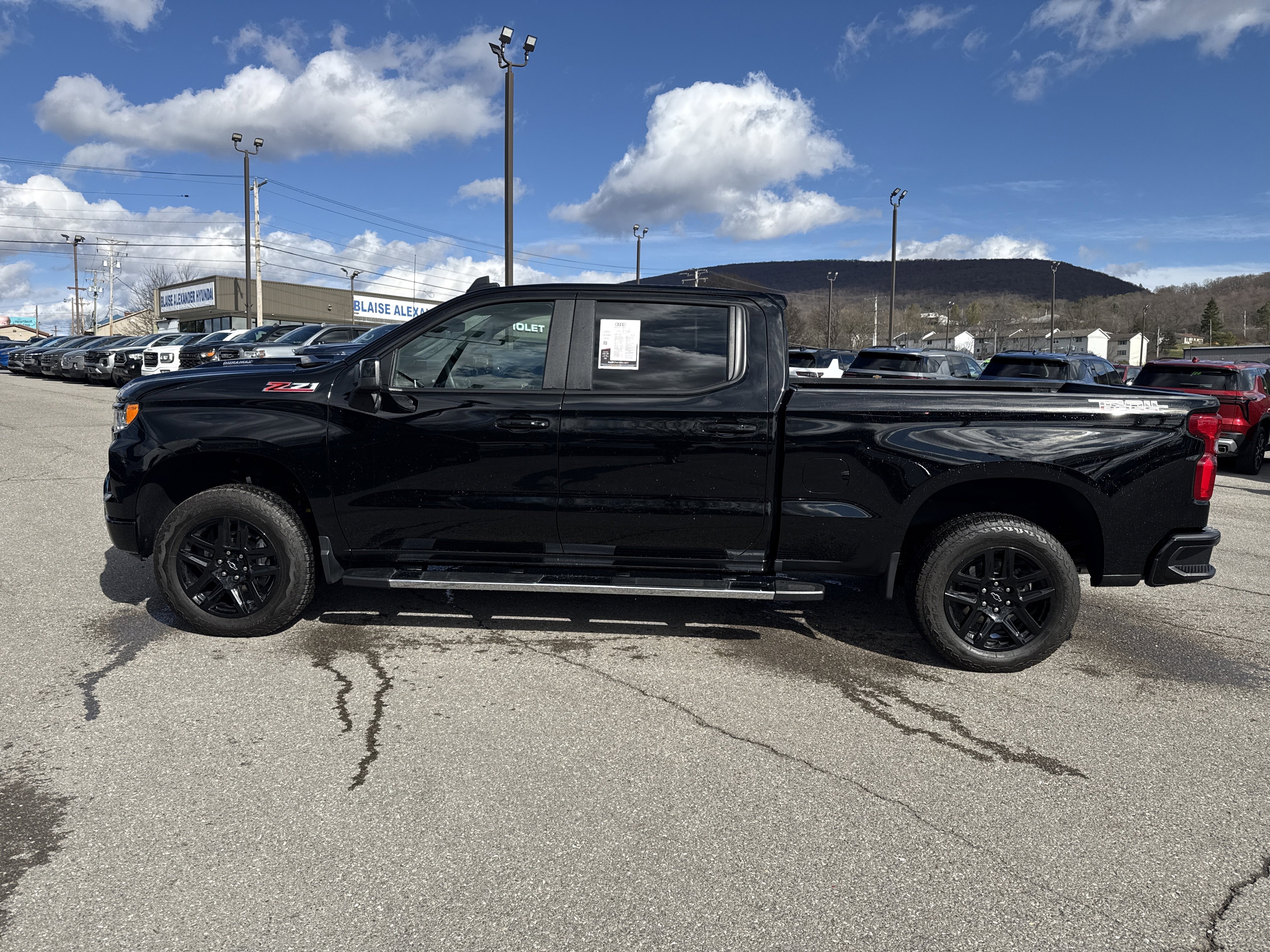 Used 2025 Chevrolet Silverado 1500 LT Trail Boss w/ Convenience Package II image 7