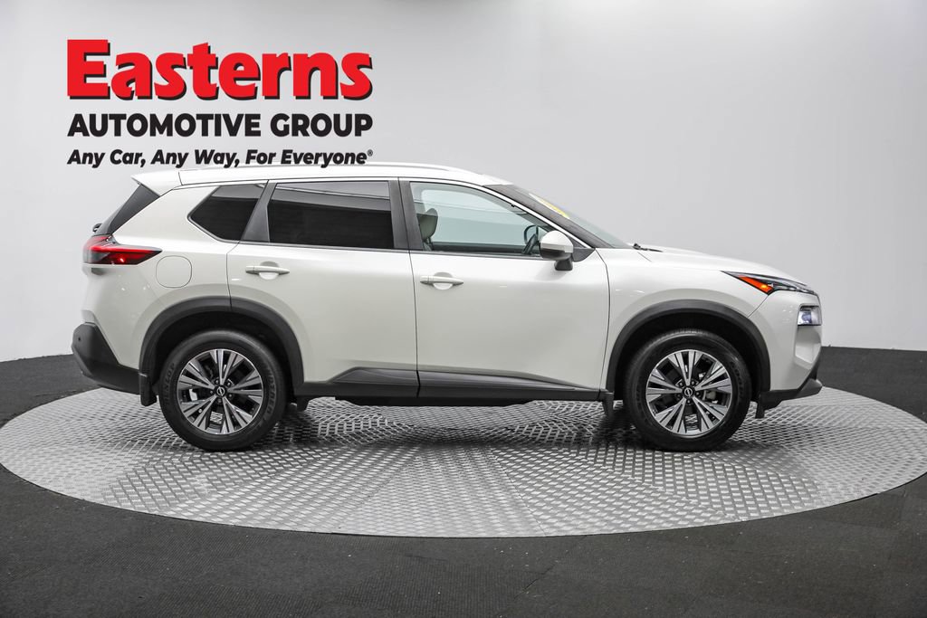 Used 2022 Nissan Rogue SV w/ SV Premium Package image 4