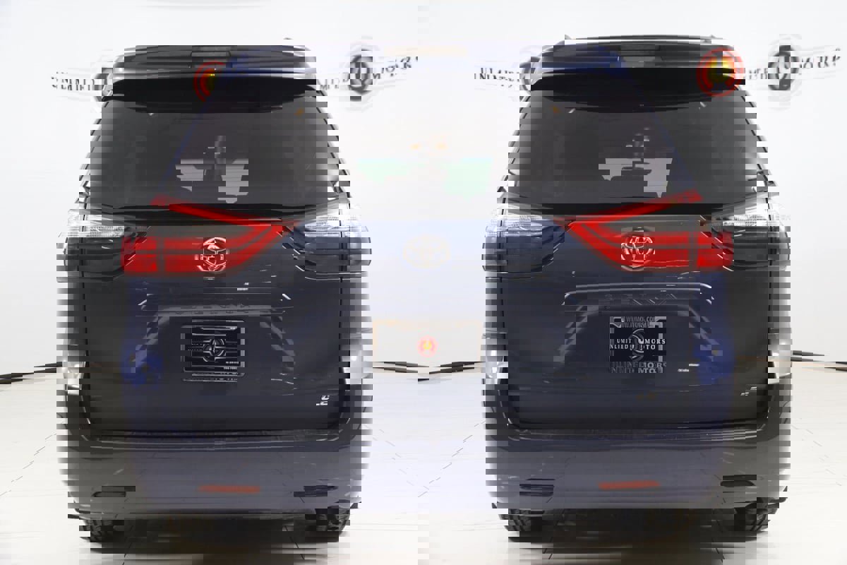 Used 2016 Toyota Sienna LE image 41