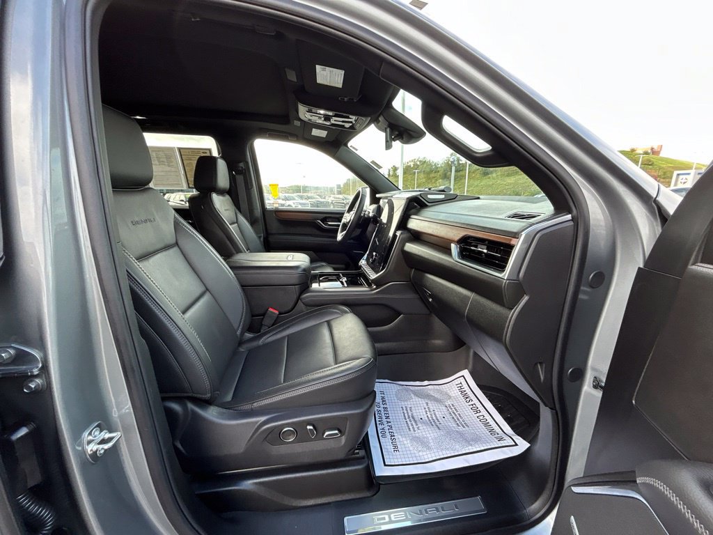 Used 2026 GMC Yukon Denali w/ Sun & Power Step Package AWD/4WD image 50