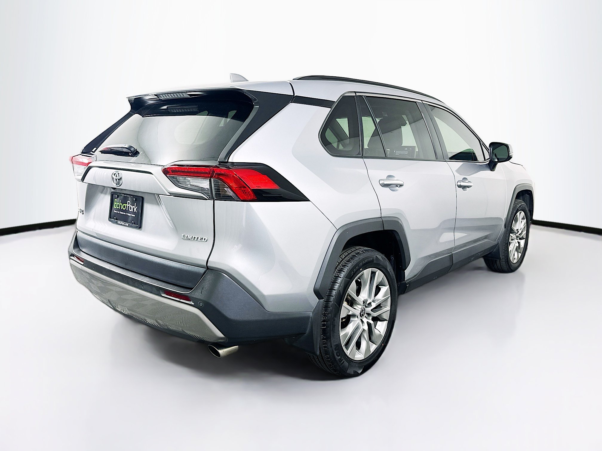 Used 2022 Toyota RAV4 Limited FWD image 9