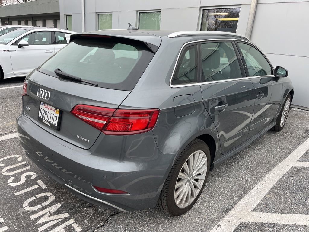 Used 2018 Audi A3 e-tron Premium Plus w/ Technology Package FWD image 4