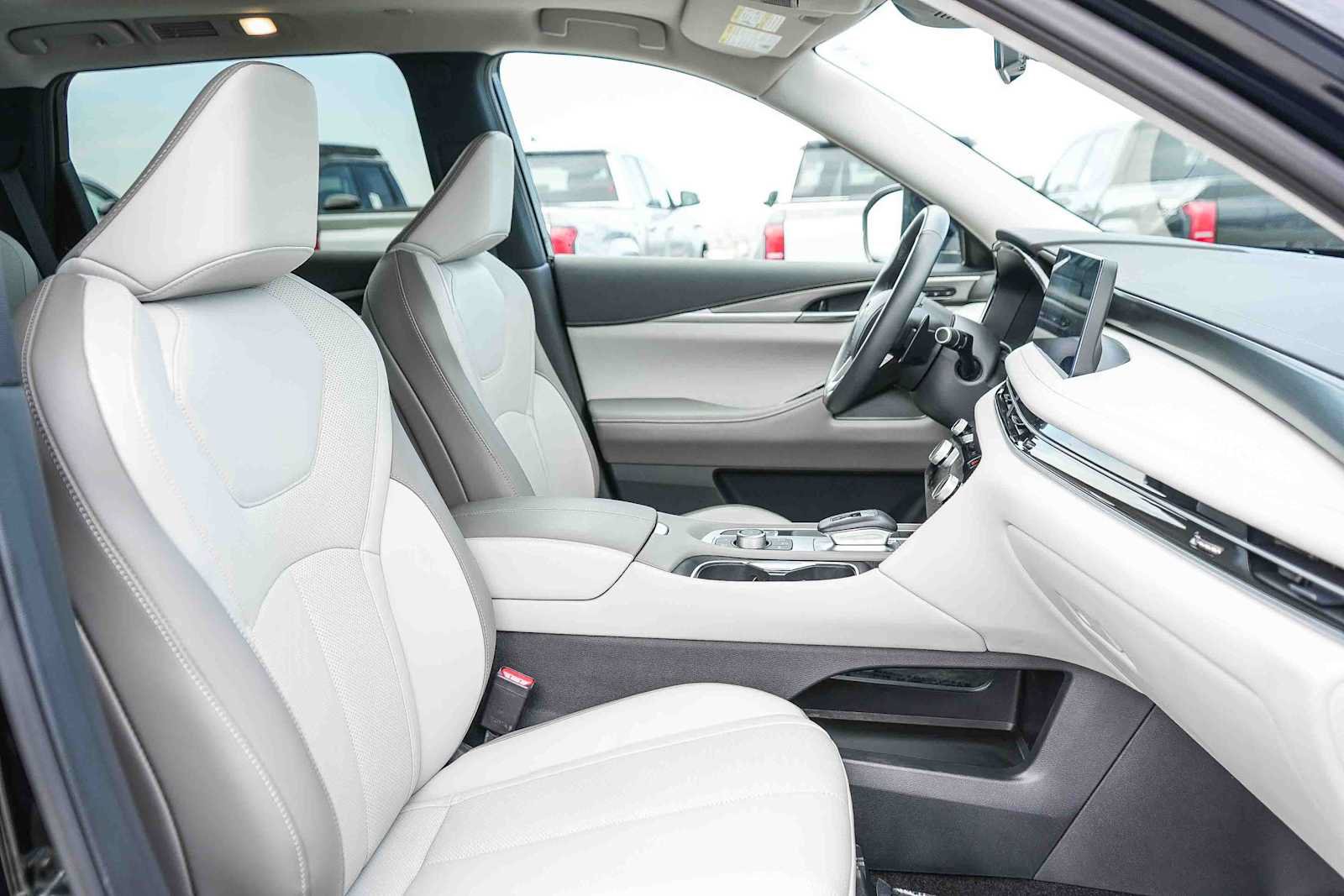 Used 2026 INFINITI QX60 Pure w/ Cargo Package FWD image 17