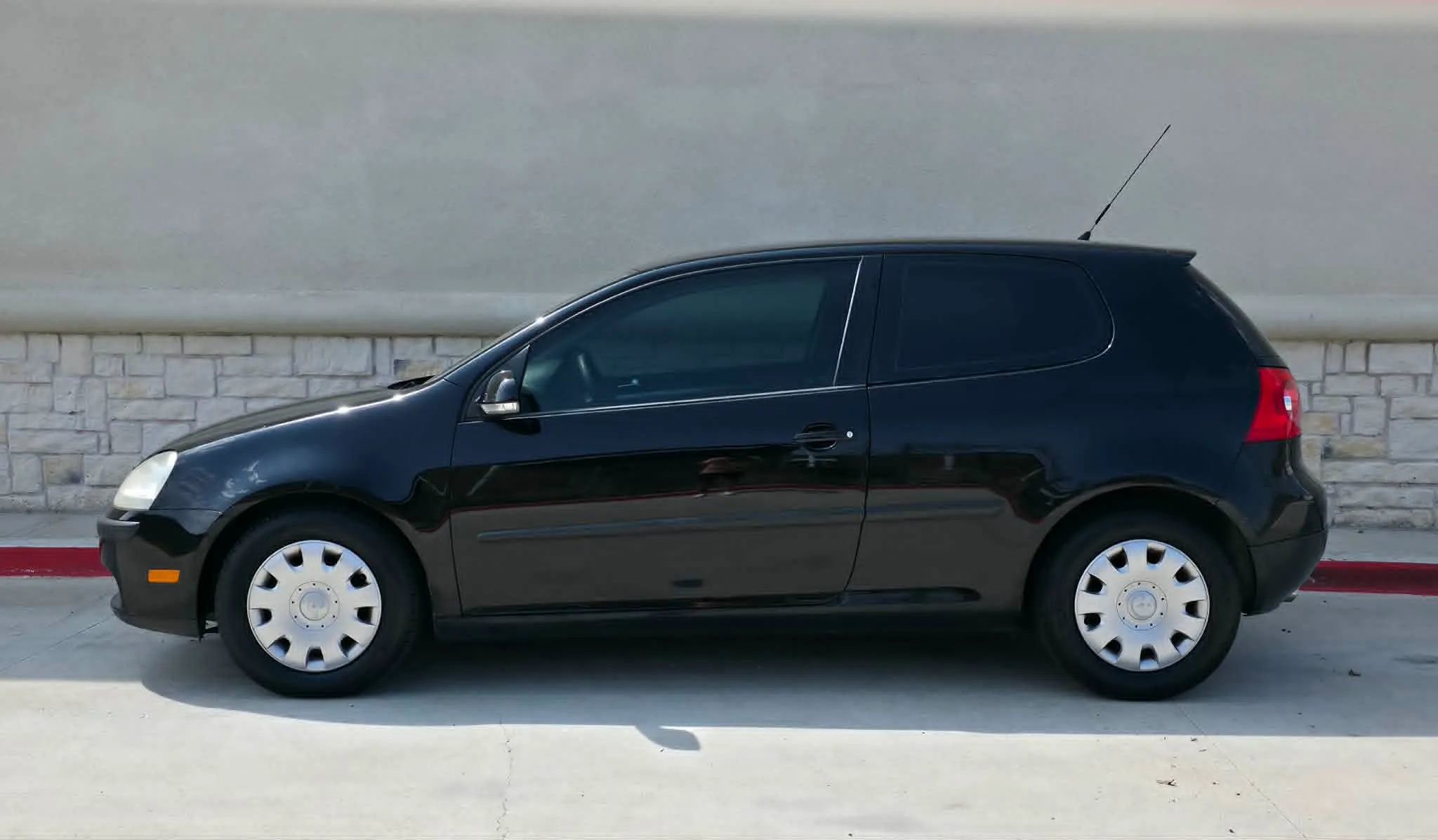 Used 2009 Volkswagen Rabbit S image 5