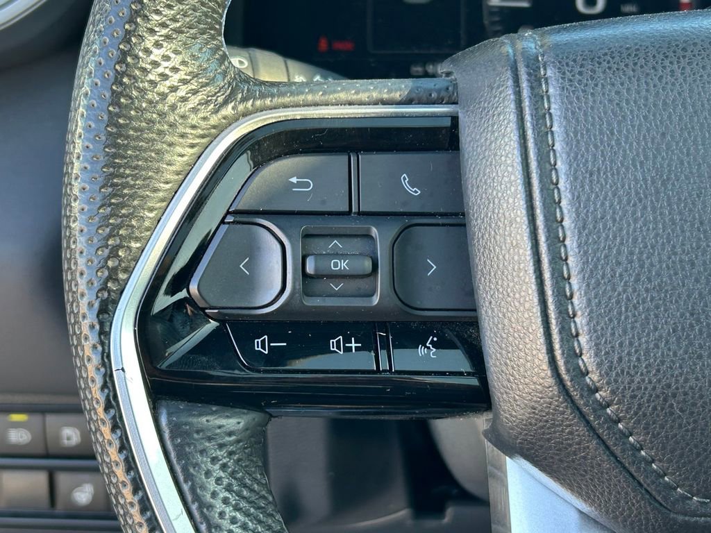 Used 2024 Toyota Sequoia Platinum AWD/4WD image 33