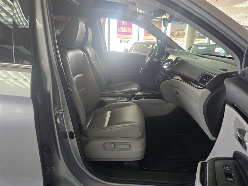 Used 2019 Honda Pilot Touring image 17