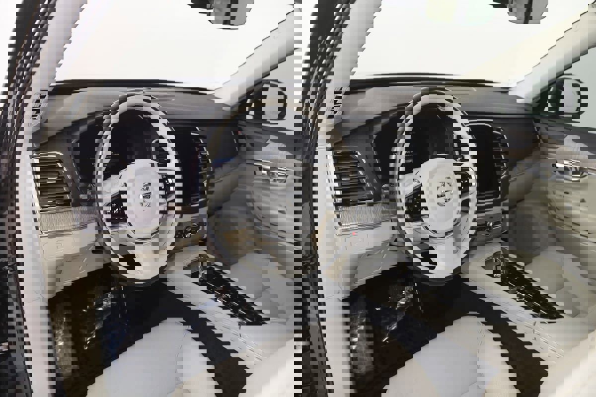 Used 2024 Volvo XC90 B6 Plus w/ Protection Package Premier image 28