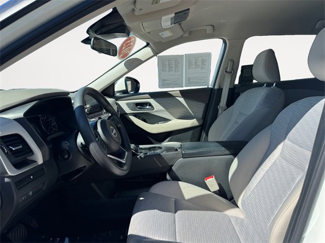 Used 2023 Nissan Rogue SV image 9