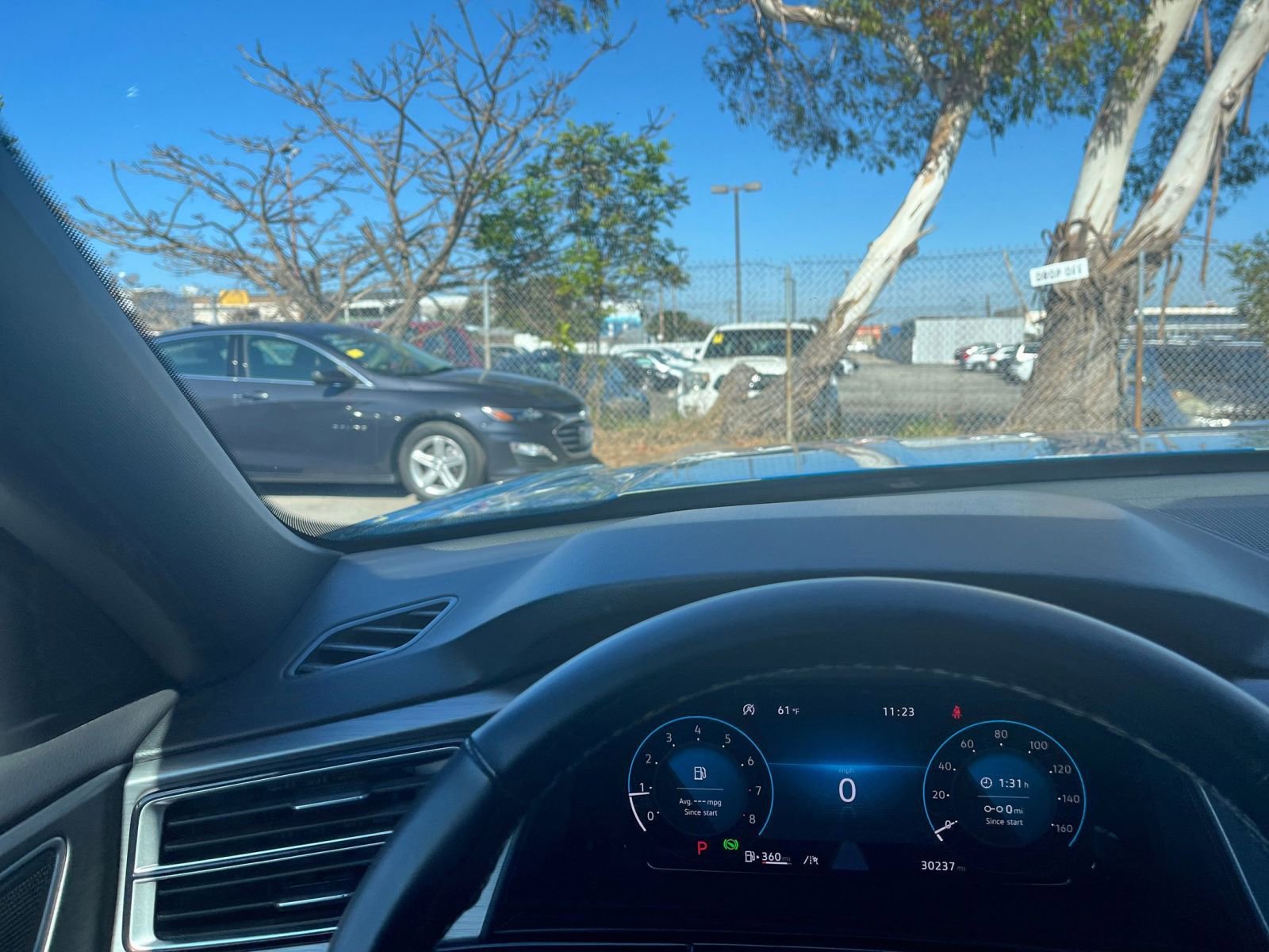 Used 2025 Volkswagen Atlas Cross Sport SE image 34