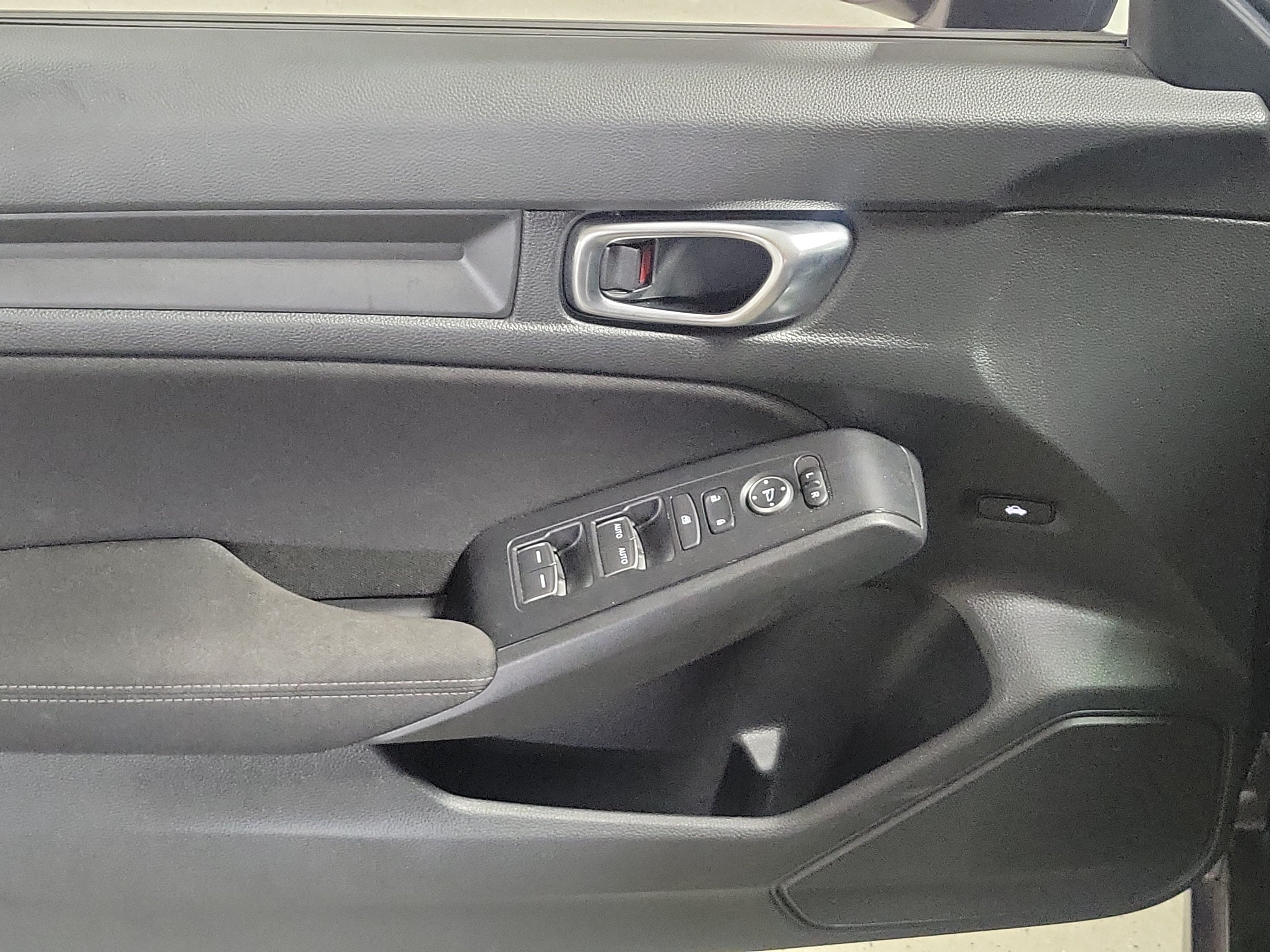 Used 2025 Honda Civic LX image 18
