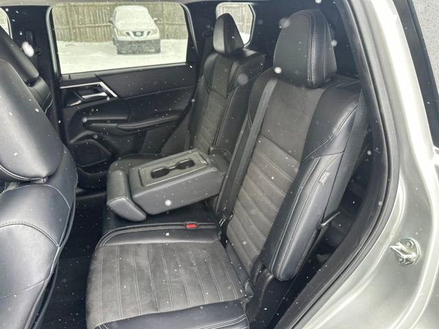 Used 2024 Mitsubishi Outlander AWD image 25