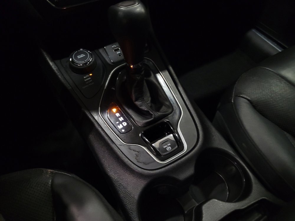 Used 2019 Jeep Cherokee Limited image 26