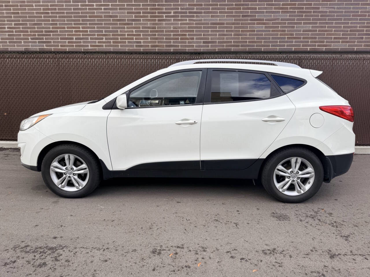 Used 2011 Hyundai Tucson GLS image 8