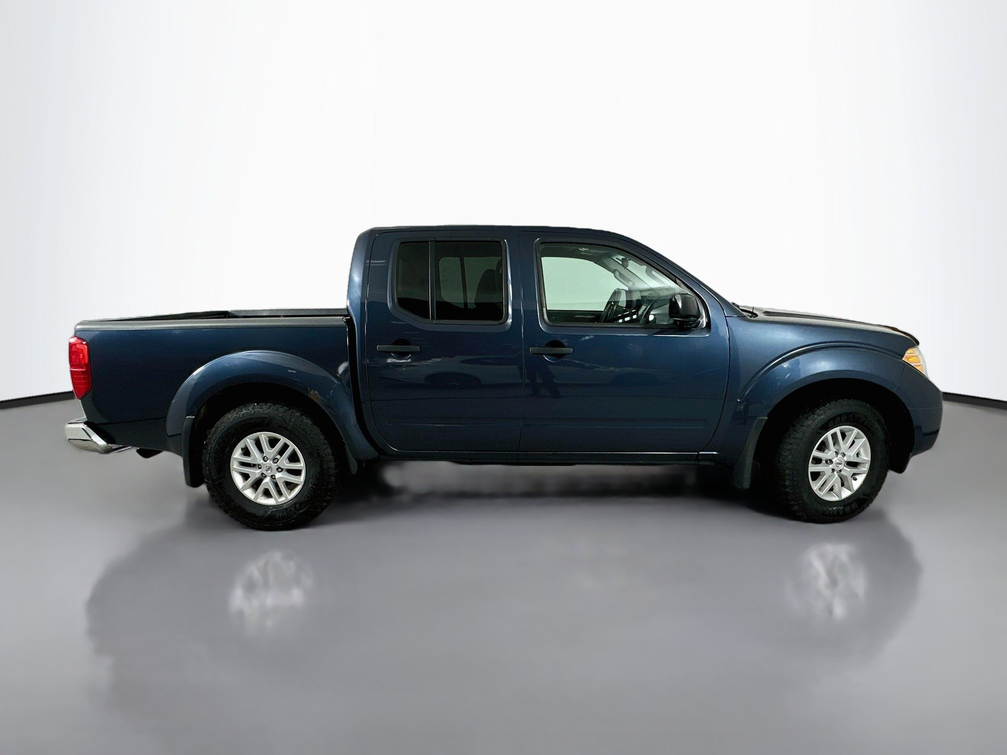 Used 2015 Nissan Frontier SV AWD/4WD image 8