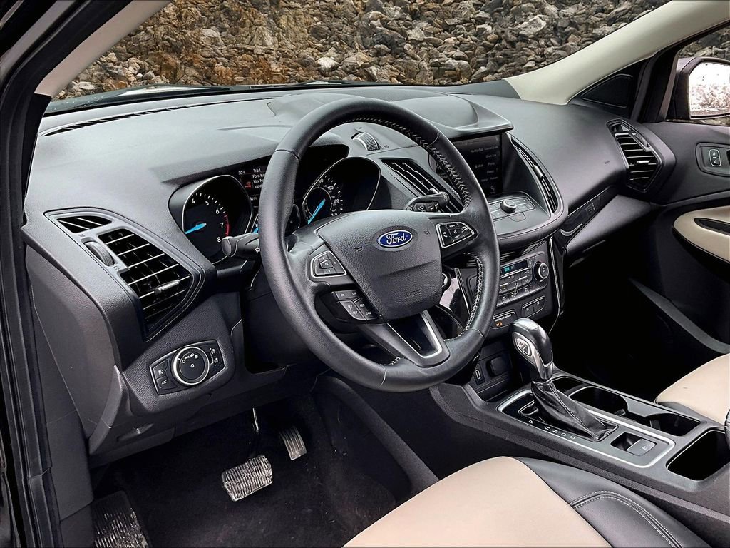 Used 2019 Ford Escape SEL image 12