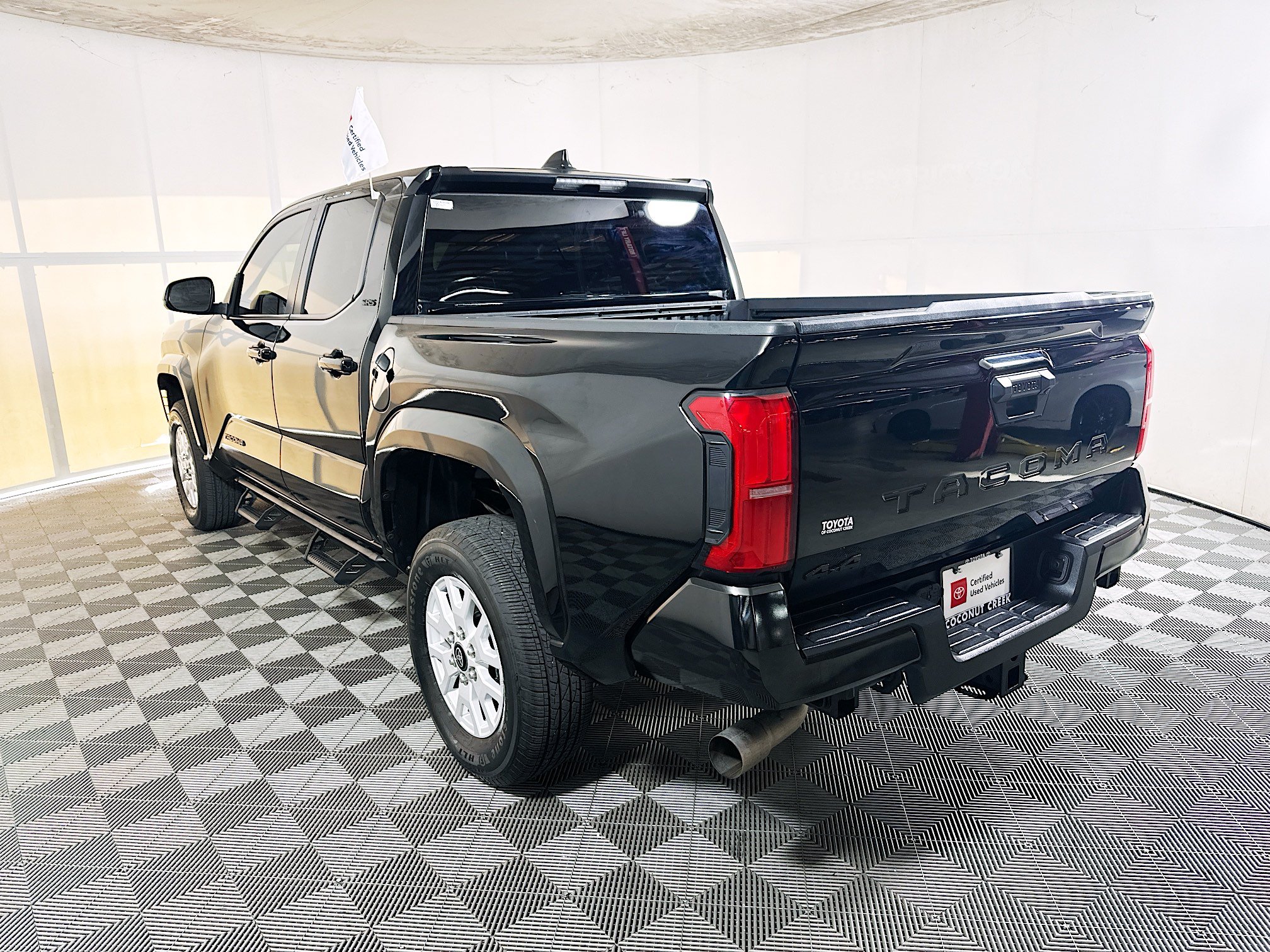 Certified 2024 Toyota Tacoma SR5 AWD/4WD image 5
