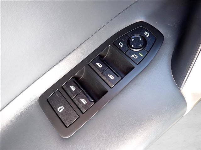 Used 2023 BMW iX xDrive50 w/ Sport Package AWD/4WD image 17