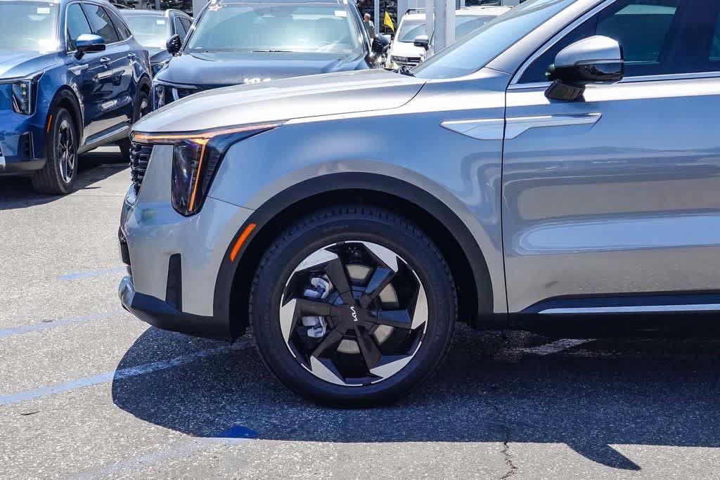 Certified 2025 Kia Sorento EX AWD/4WD image 9