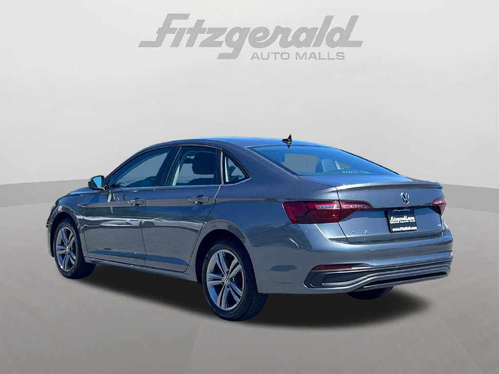 Used 2024 Volkswagen Jetta SE FWD image 9
