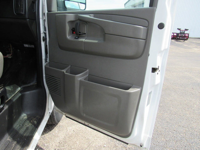 Used 2015 Chevrolet Express 2500 RWD image 12