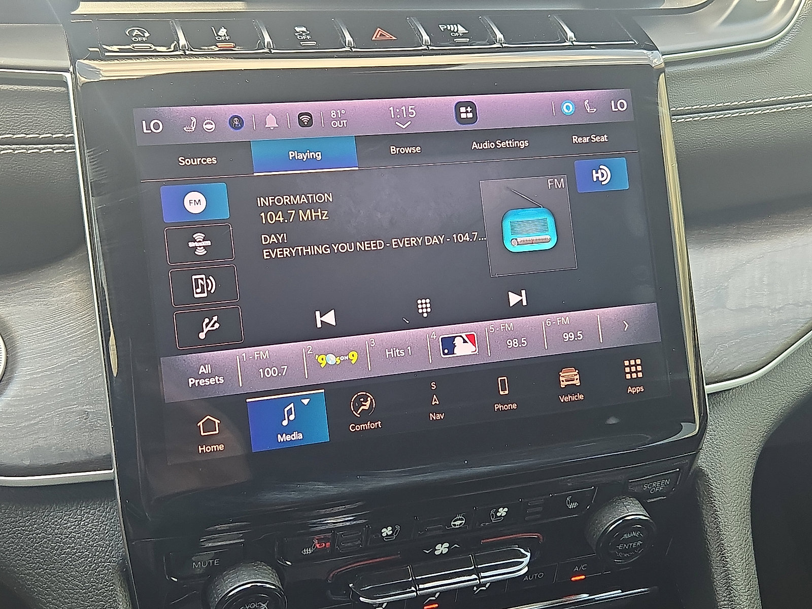 Used 2022 Jeep Grand Cherokee L Limited w/ Luxury Tech Group II image 16