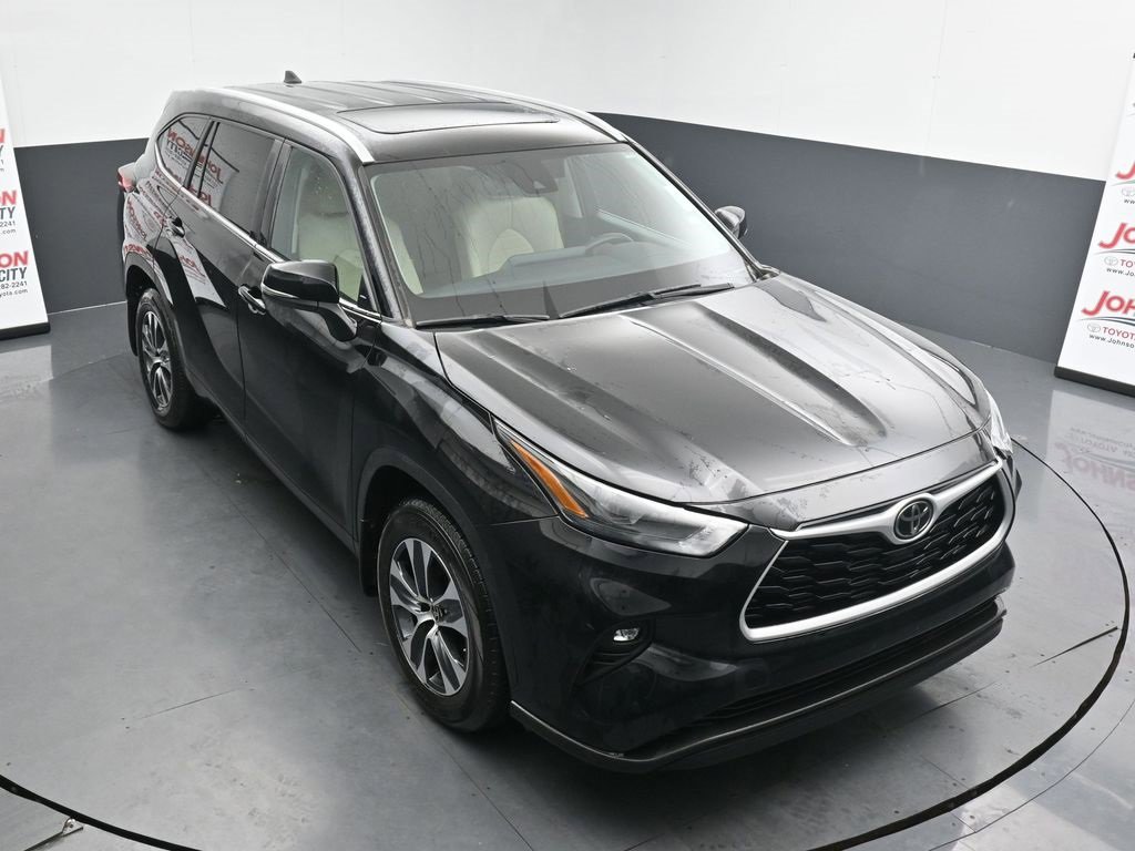 Used 2023 Toyota Highlander XLE image 32
