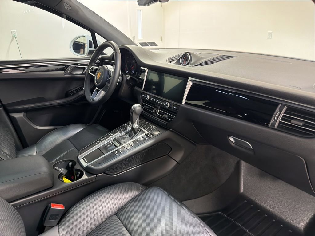 Used 2021 Porsche Macan AWD/4WD image 24