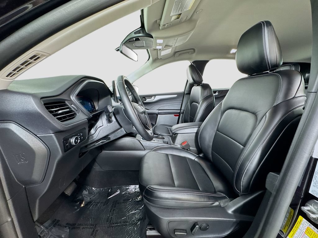 Used 2025 Ford Escape Platinum AWD/4WD image 13
