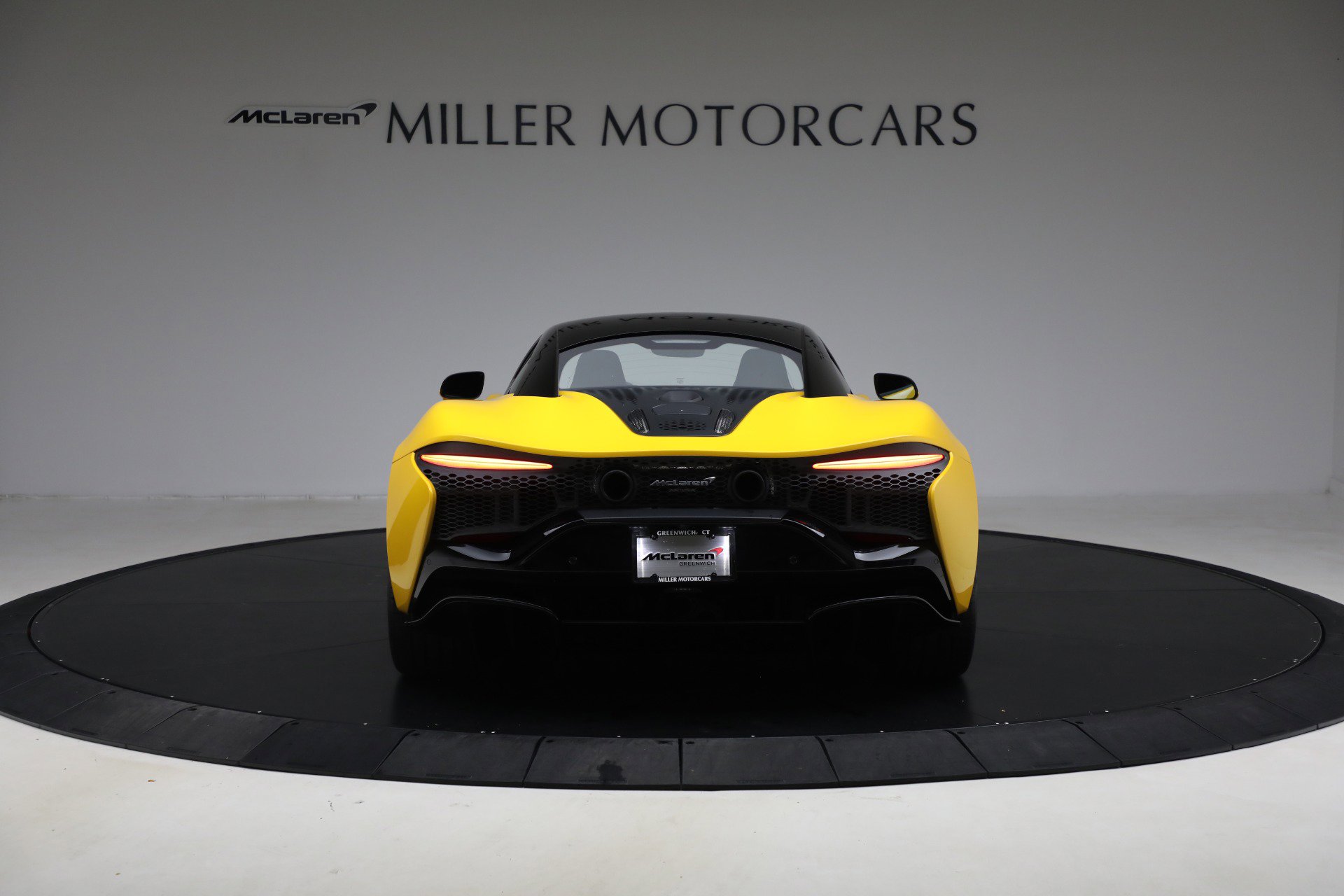 Used 2024 McLaren Artura image 6