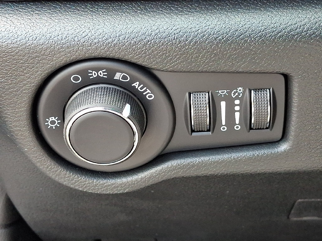 New 2027 Chrysler Pacifica Select AWD/4WD image 18