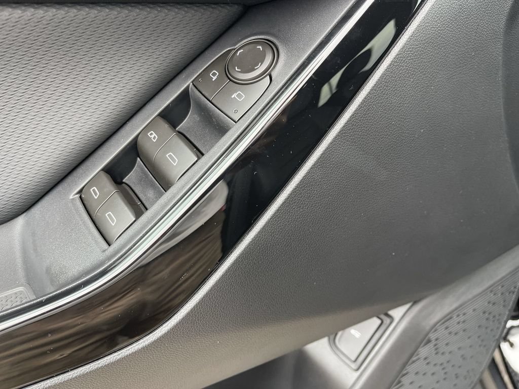 New 2026 Chevrolet Equinox LT w/ Convenience Package II FWD image 13