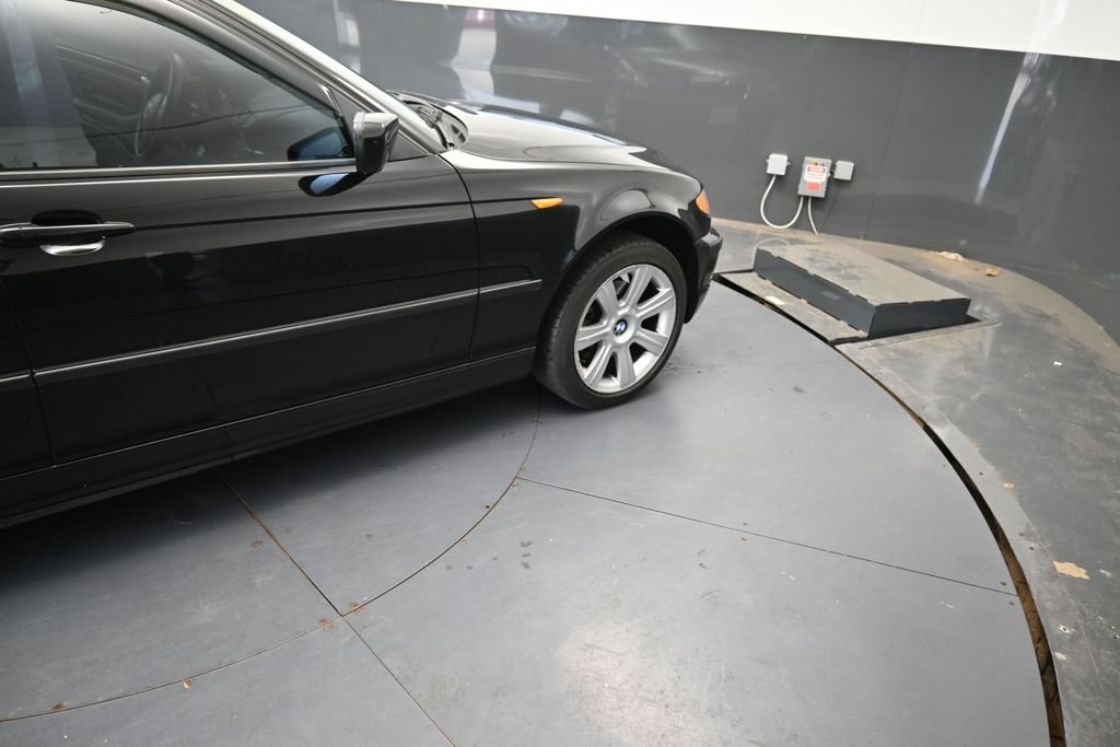 Used 2002 BMW 325i Sedan RWD image 18