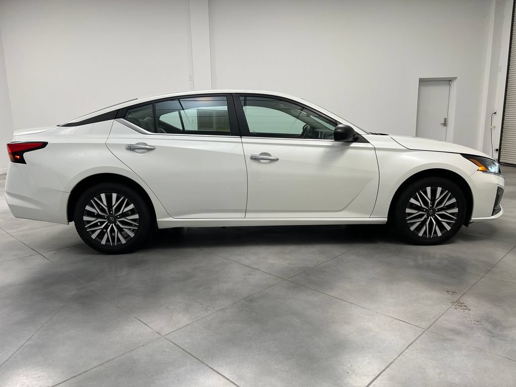 Used 2024 Nissan Altima 2.5 SV AWD/4WD image 10