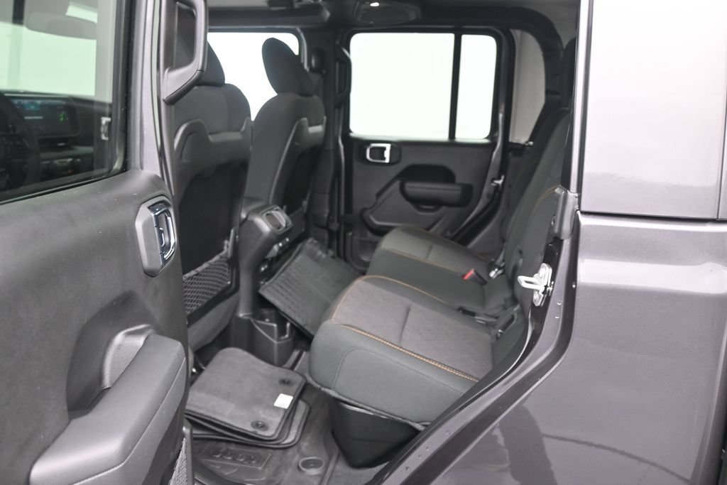 Used 2025 Jeep Gladiator Mojave w/ Convenience Group AWD/4WD image 15