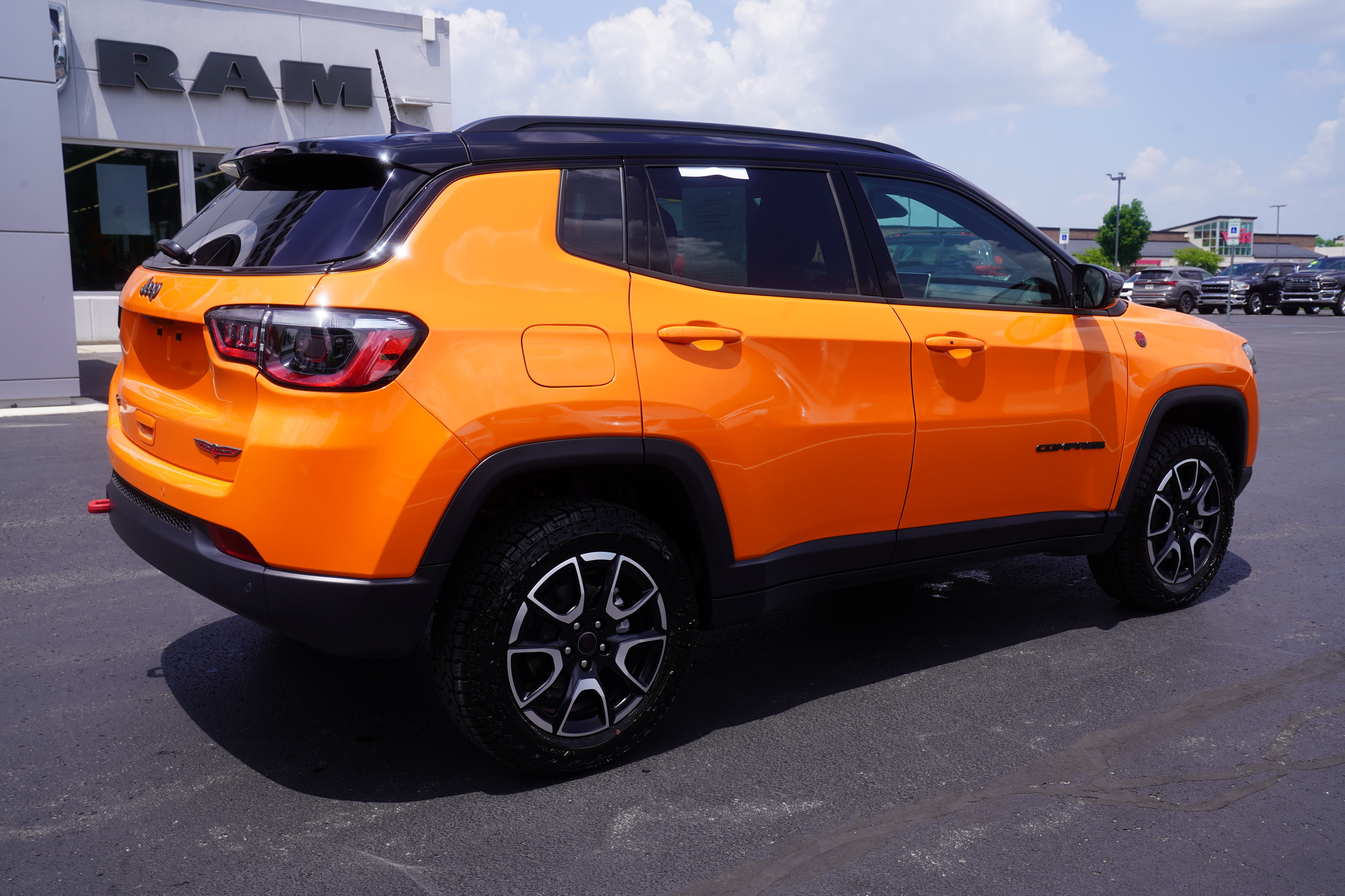 Used 2026 Jeep Compass Trailhawk AWD/4WD video 3